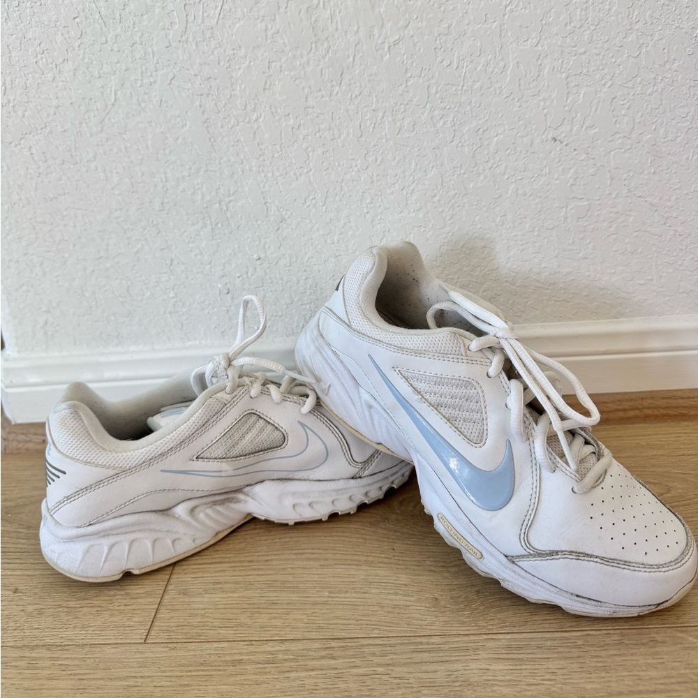 Nike View III sneakers